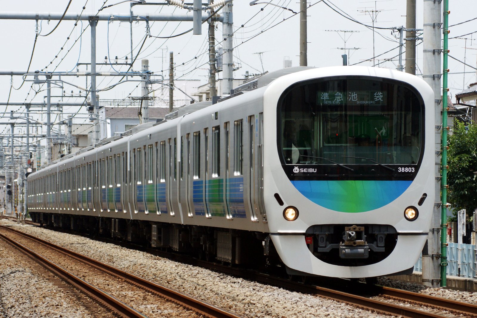 Seibu_Railway_30000